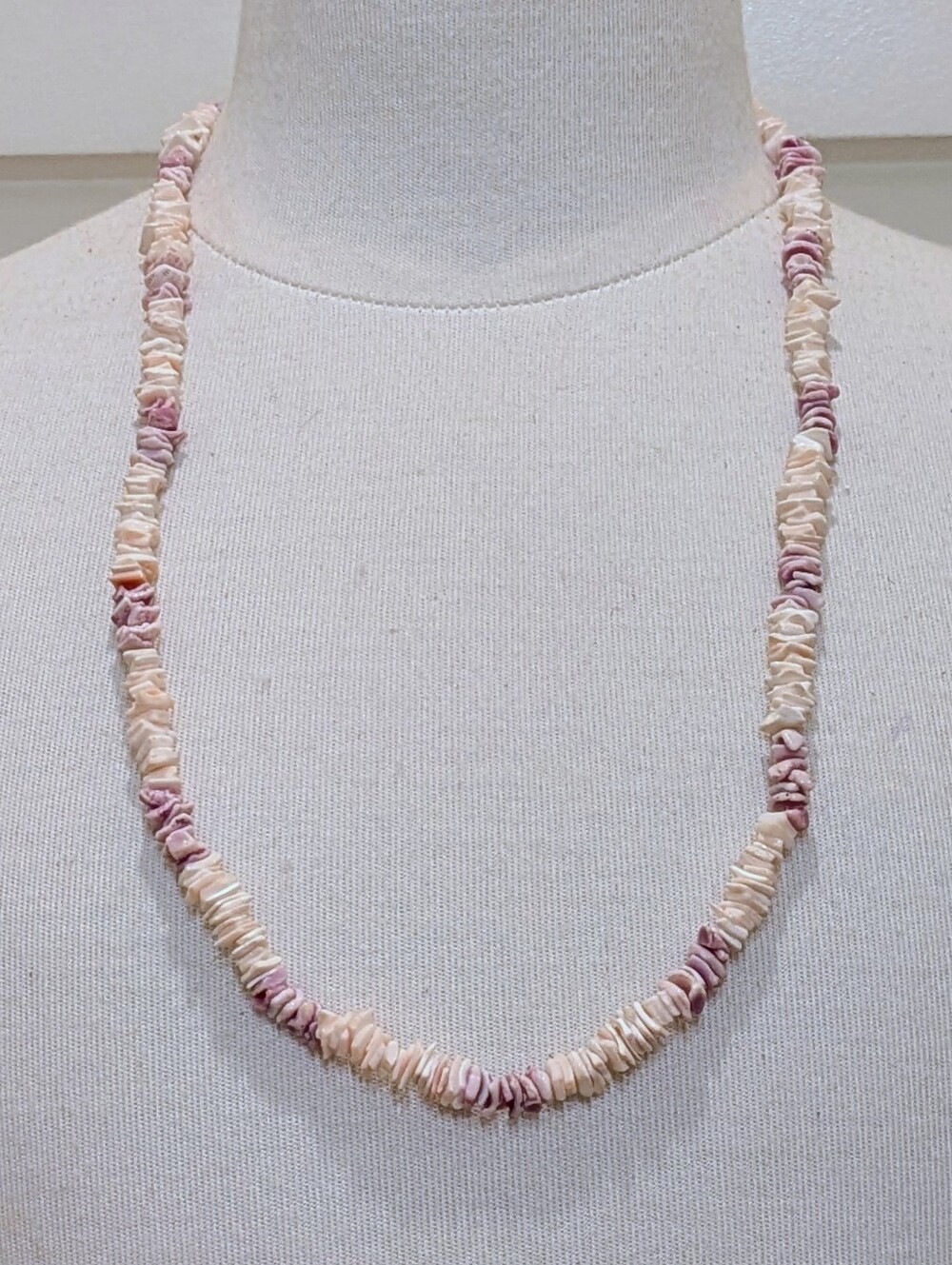 EUC 90s 24" Vintage White Pink and Purple Puka Shell Barrel Clasp Necklace